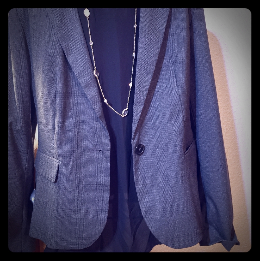 Dark grey houndstooth blazer with pockets